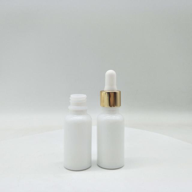 White essential oil glass bottle DIN18 — 2