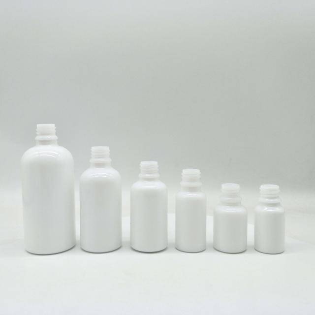 White essential oil glass bottle DIN18 — 5