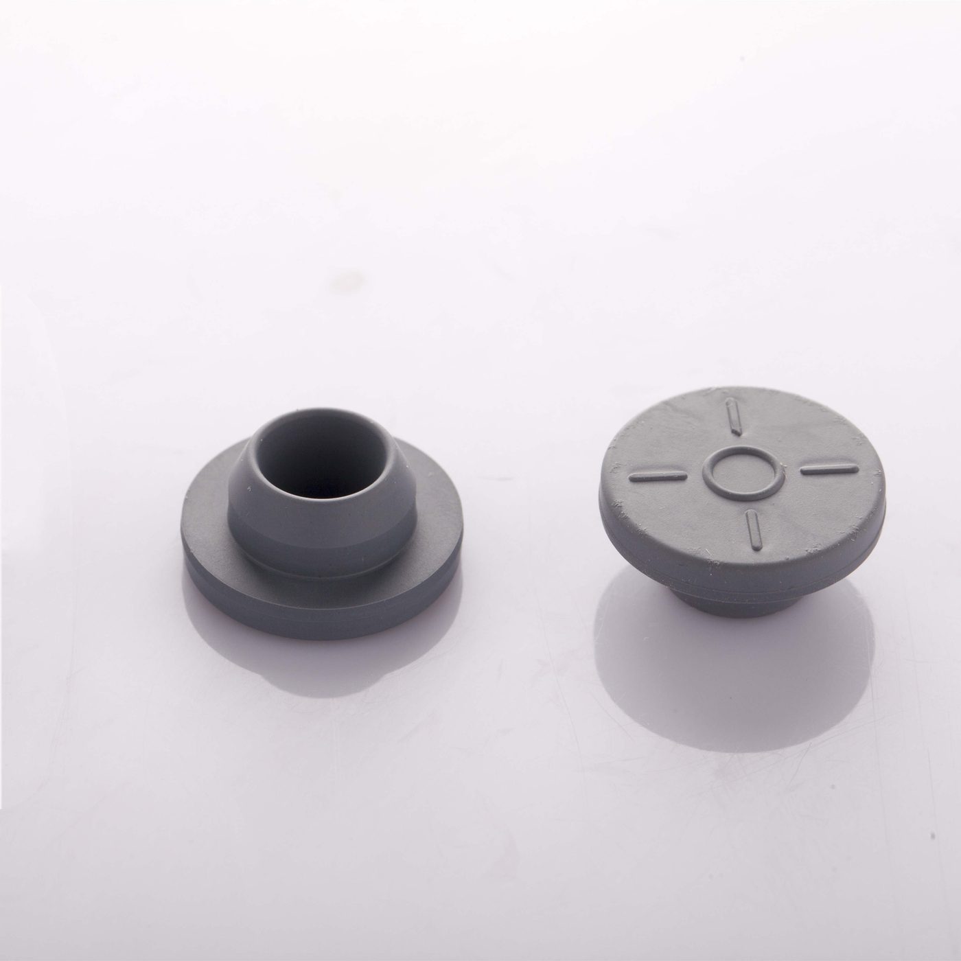 Butyl rubber stoppers for injection glass vials 13 / 20 / 32 mm